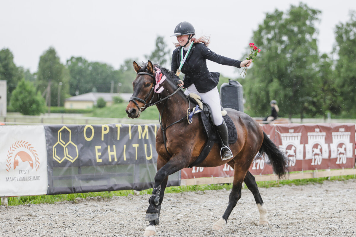 Tori_Karikas_2026_4_AT100cm_38