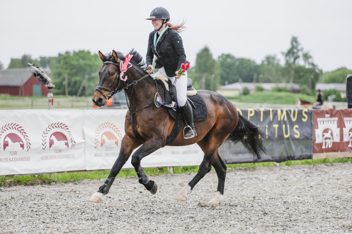 Tori_Karikas_2026_4_AT100cm_39