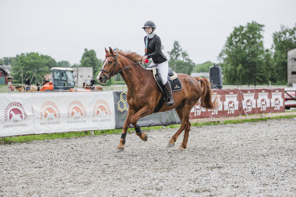 Tori_Karikas_2026_4_AT100cm_44