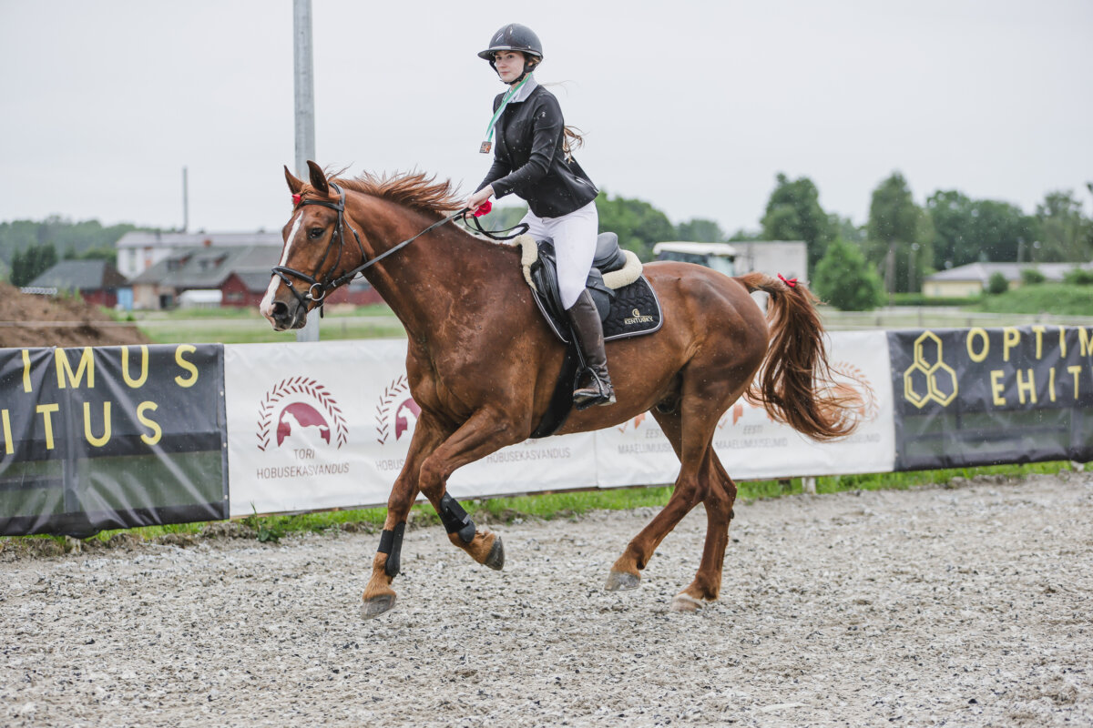 Tori_Karikas_2026_4_AT100cm_46