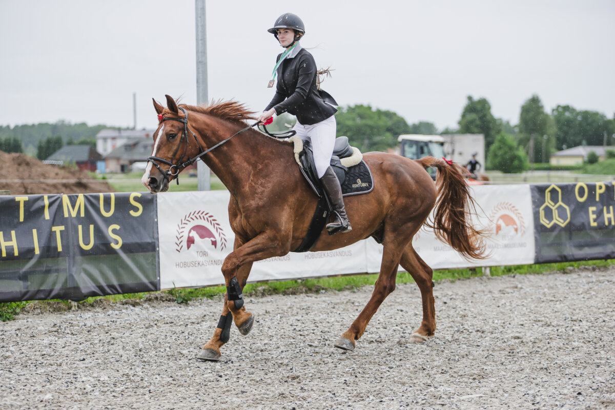 Tori_Karikas_2026_4_AT100cm_47