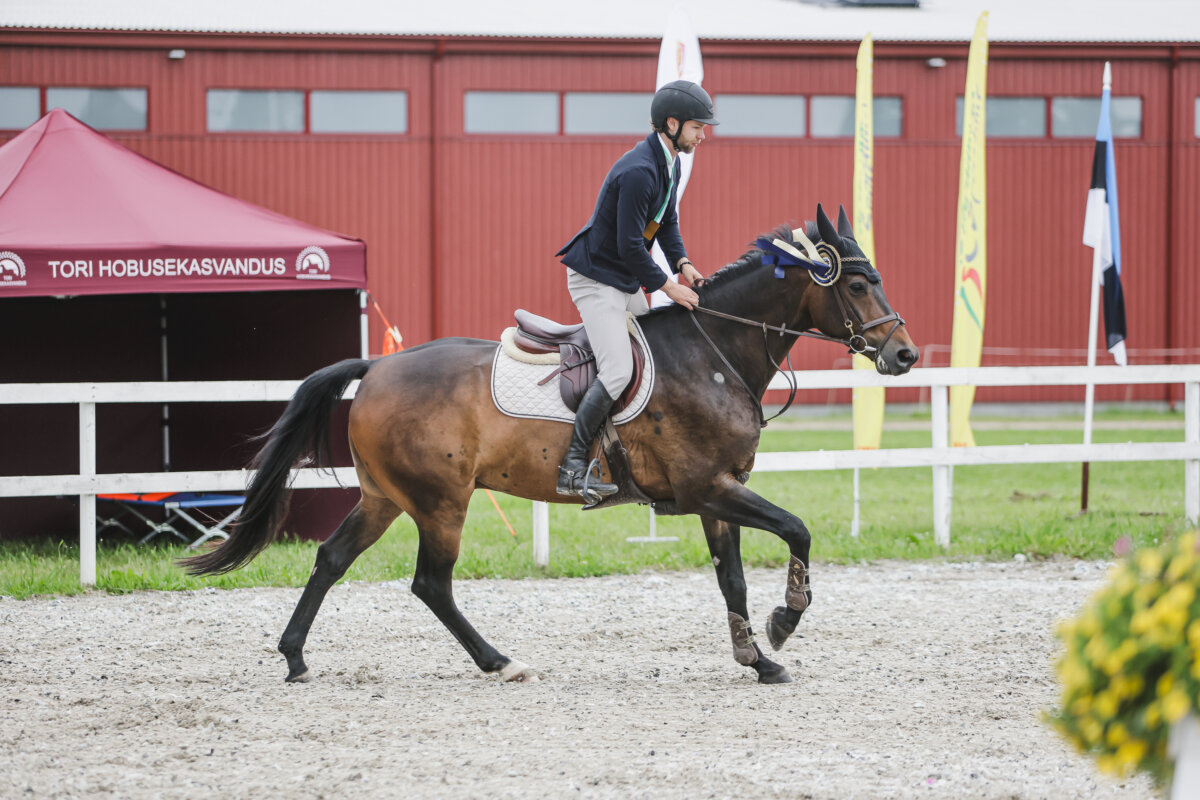 Tori_Karikas_2026_7_AT130cm_03