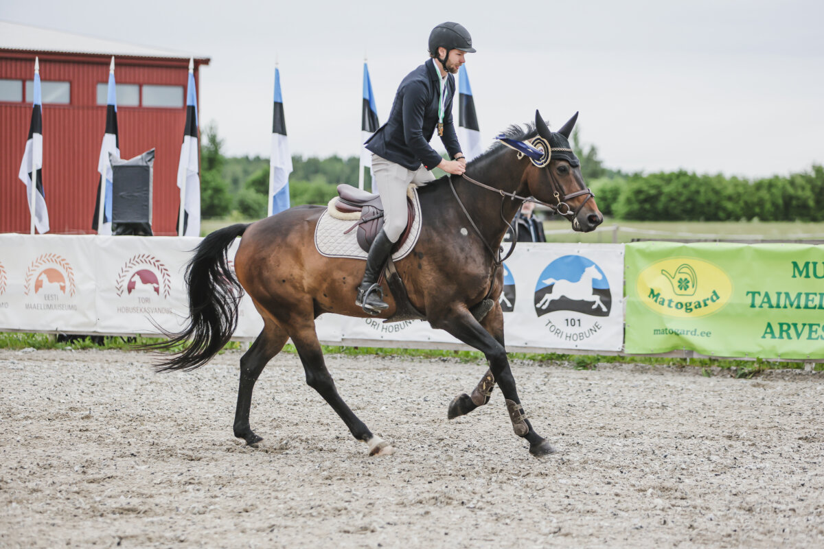 Tori_Karikas_2026_7_AT130cm_05