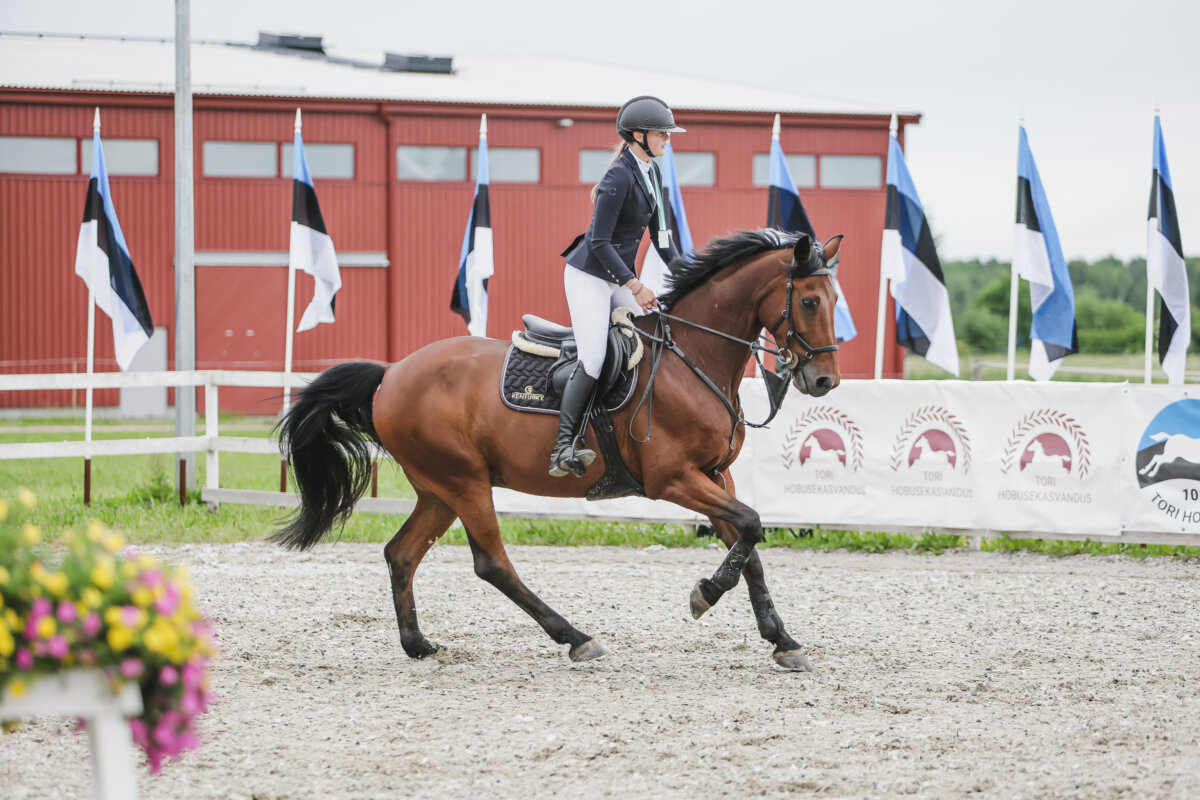 Tori_Karikas_2026_7_AT130cm_06