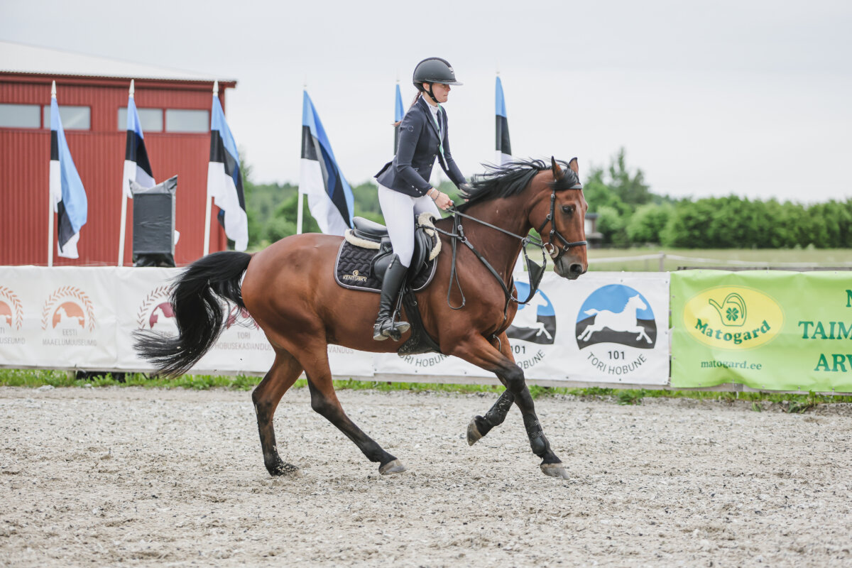 Tori_Karikas_2026_7_AT130cm_08