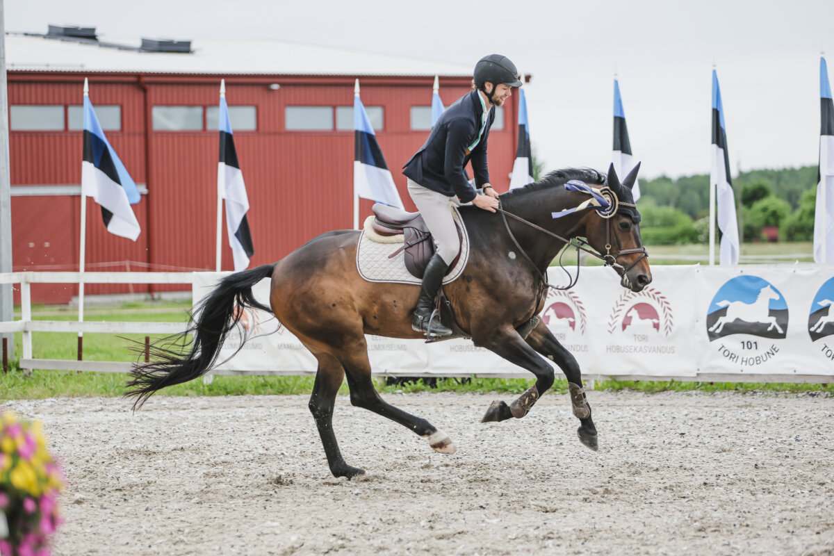 Tori_Karikas_2026_7_AT130cm_14