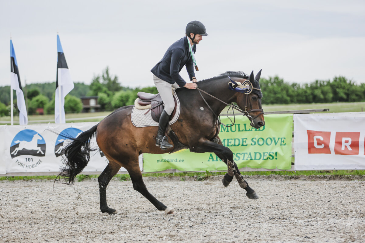 Tori_Karikas_2026_7_AT130cm_16